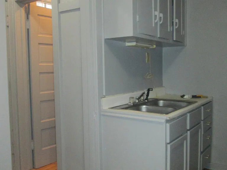 S 42nd St — Photo 32