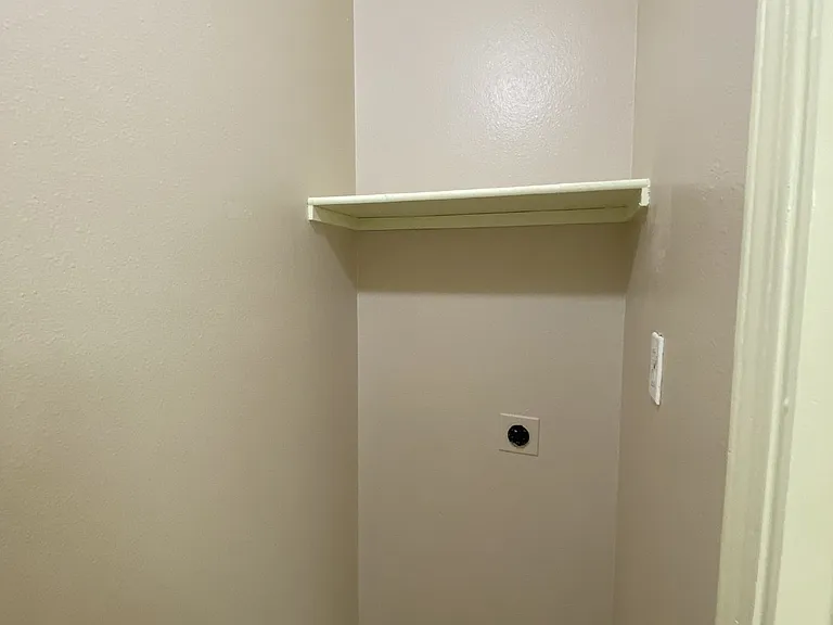 2 bed, 1.0 bath, 900 sqft, $1,195 — Photo 9