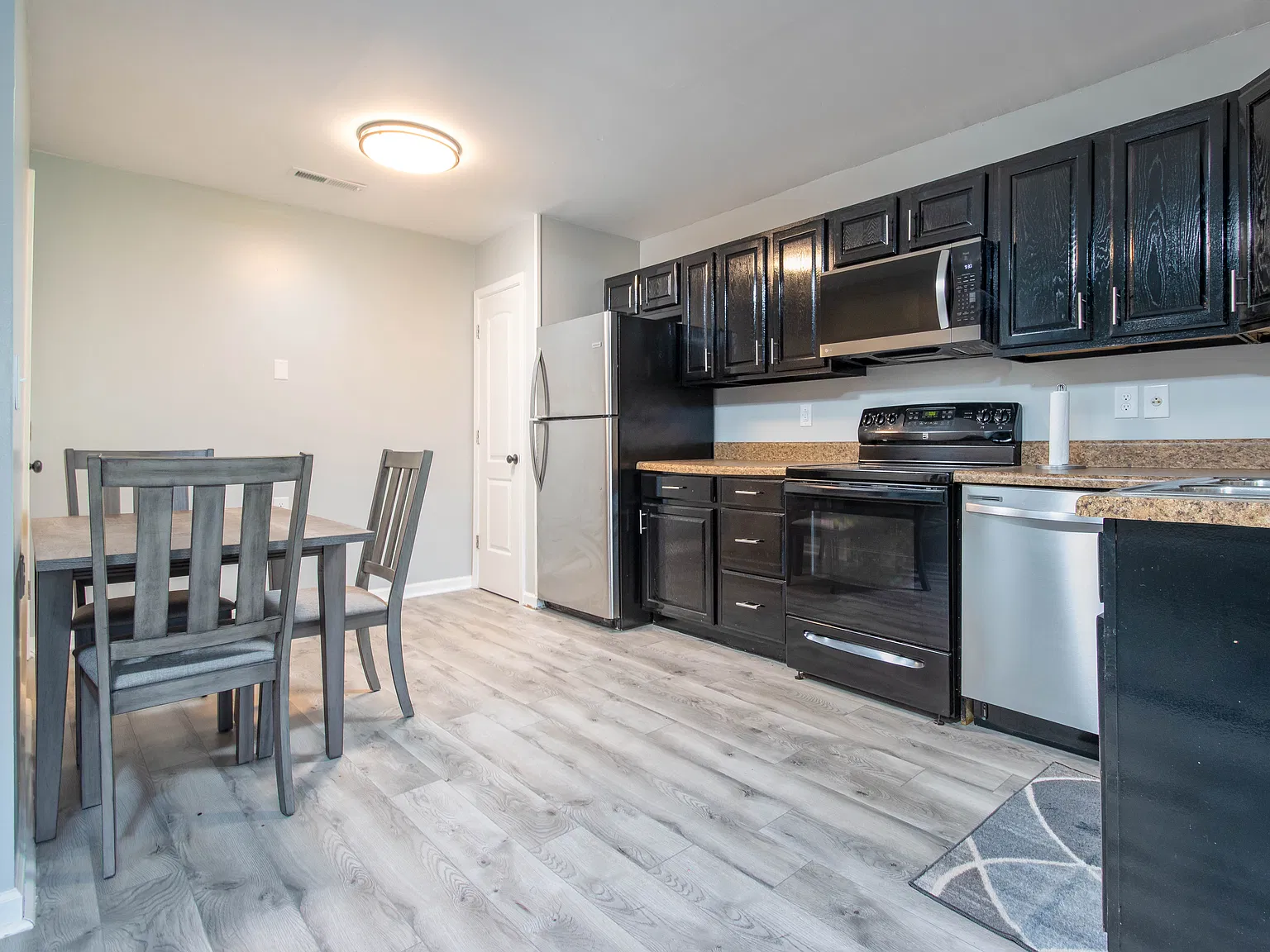 1 bed, 800 sqft, $1,800 — Photo 4