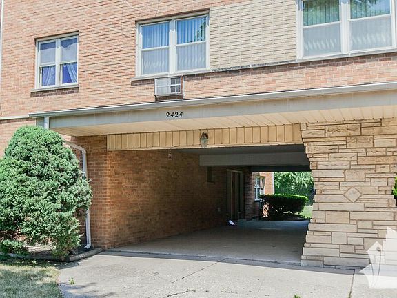 2nd image of 2424 W Berwyn Ave
