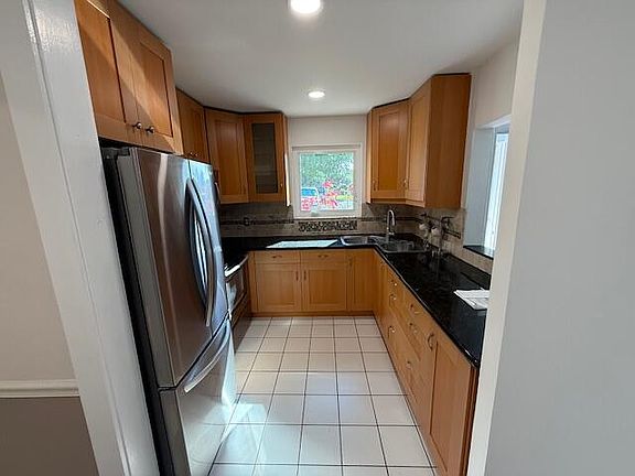 2nd image of 2528 Boundbrook Drive S #101