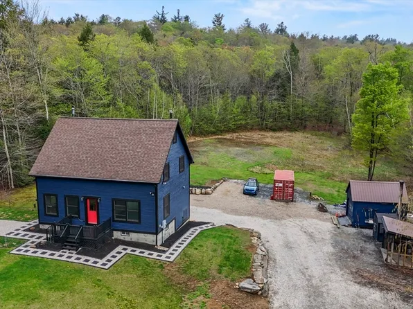 179 Hopkins Ln, Becket, MA 01223