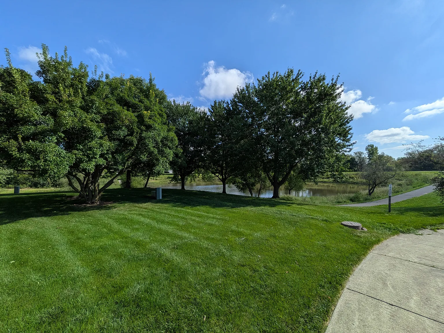 3 bed, 2.5 bath, 1400 sqft, $2,500 — Photo 4