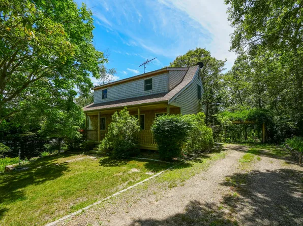 123 Manchester Ave, Oak Bluffs, MA 02557