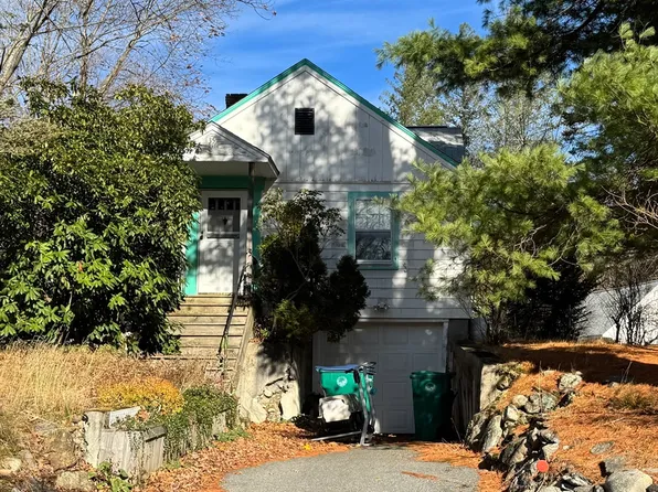 35 Richardson Rd, Fitchburg, MA 01420