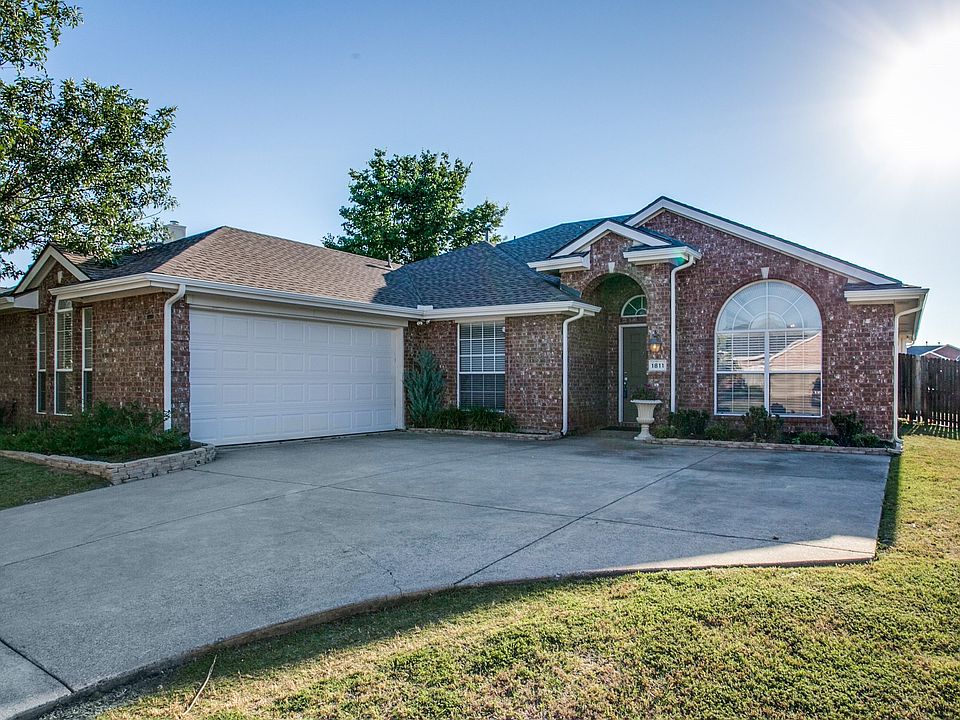 1st image of 1811 Country Walk Ln