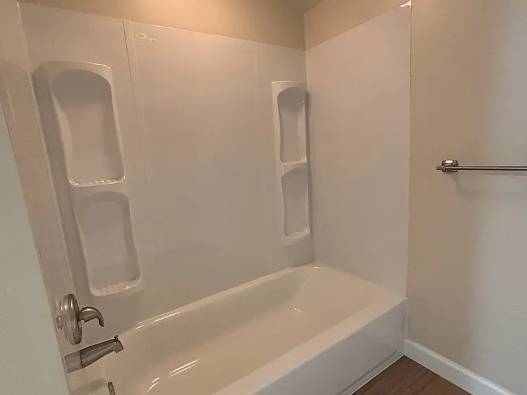 17 Franklin Ave #D — Photo 21