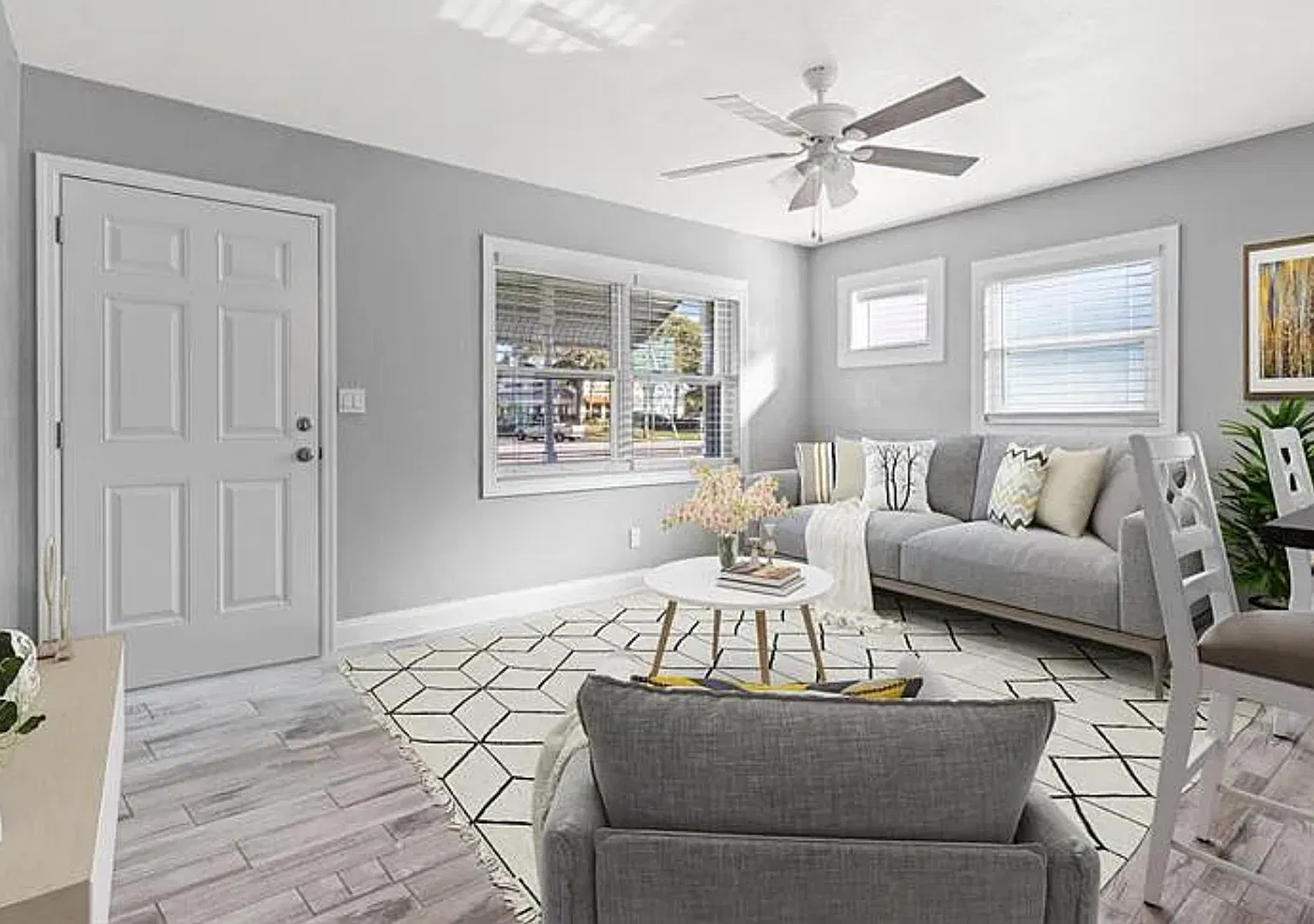 Completely remodeled inside and out, 2 bedroom 1 bath house — Photo 3