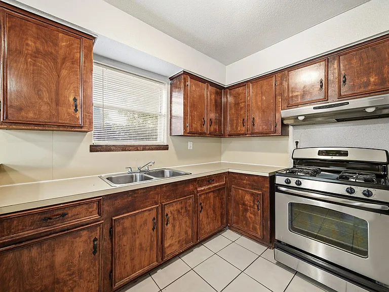 6116 Octavia St — Photo 6