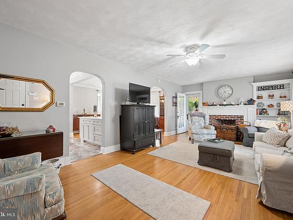 4th image of 965 Mulberry Ave
