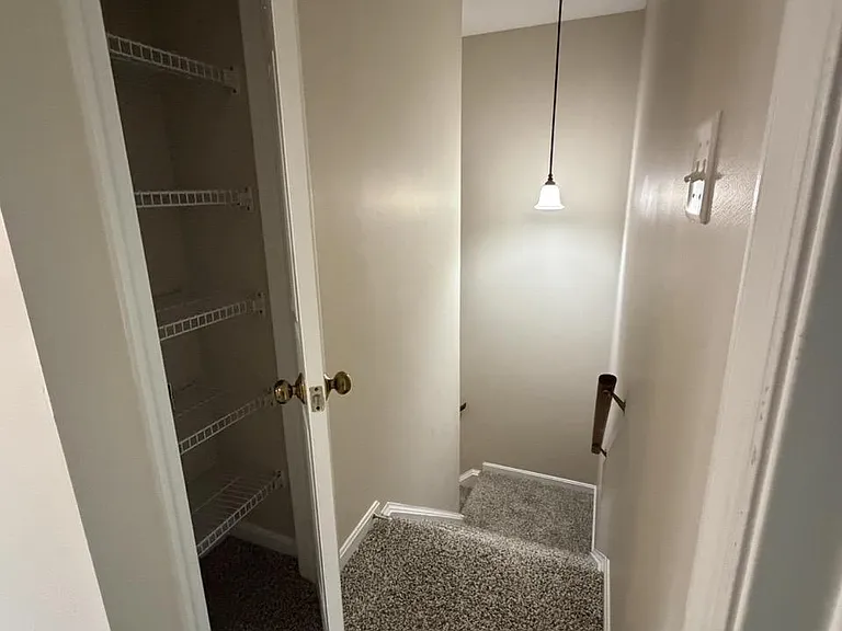 218 Tudor Dr — Photo 32