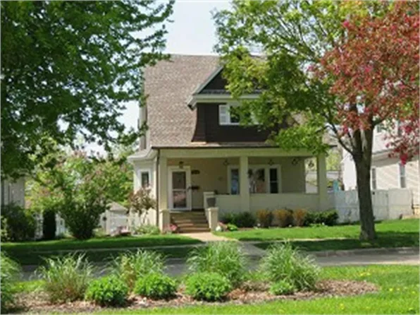 559 S Grandview Ave, Dubuque, IA 52003