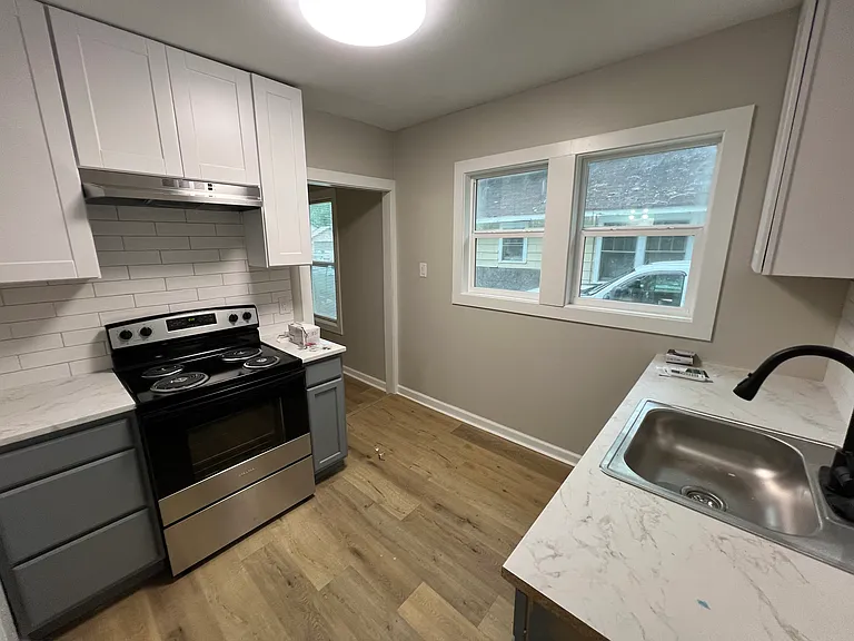 1420 W 16th St #3 — Photo 6