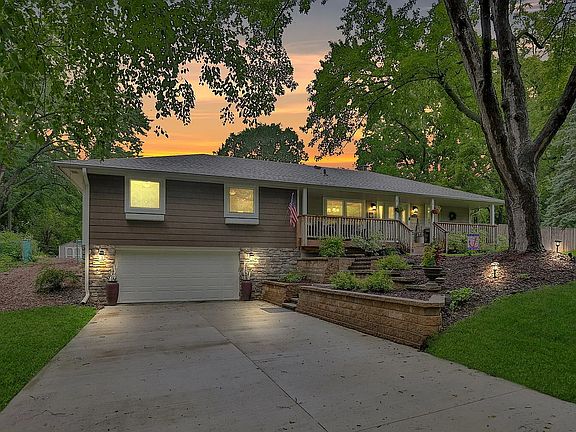 2nd image of 16624 Elm Dr
