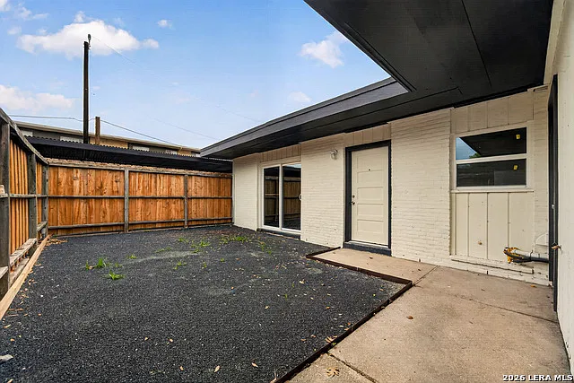 2 bed, 936 sqft, $1,100 — Photo 1