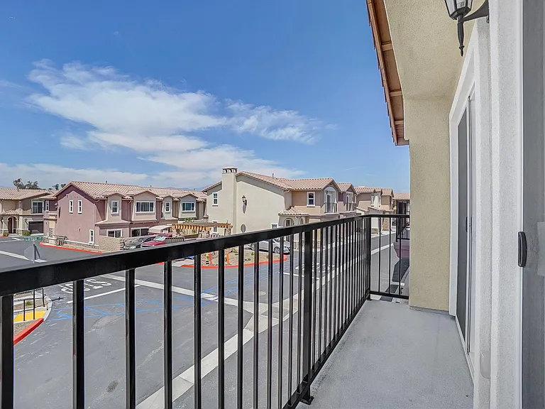 15395 Lotus Cir — Photo 33