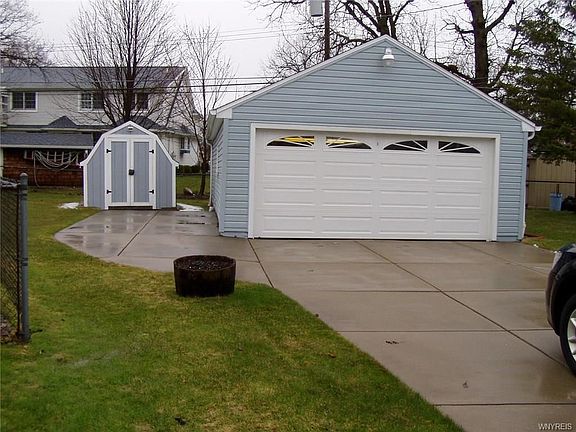 3rd image of 72 Loretto Dr
