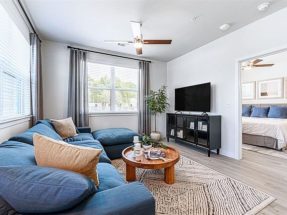 5th image of 1550 Burnett St #448