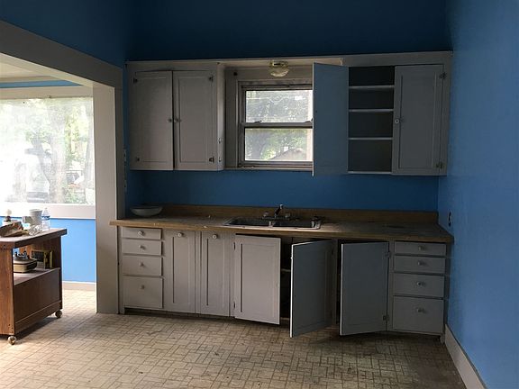 4th image of 831 S C St