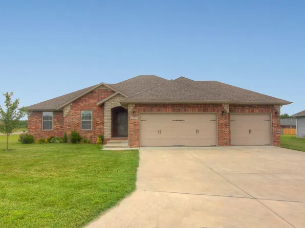 1954 N Pavilion Pl, Strafford, MO 65757