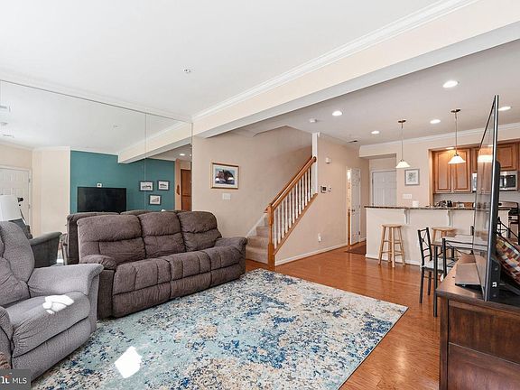 3rd image of 2623 Eastbourne Dr #285