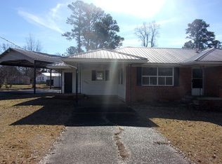 302 N Dvorak Cir, Linden, AL 36748