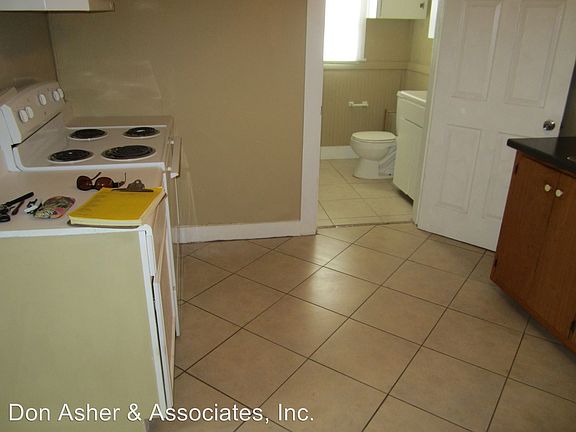 4th image of 729 N Westmoreland Dr APT 2