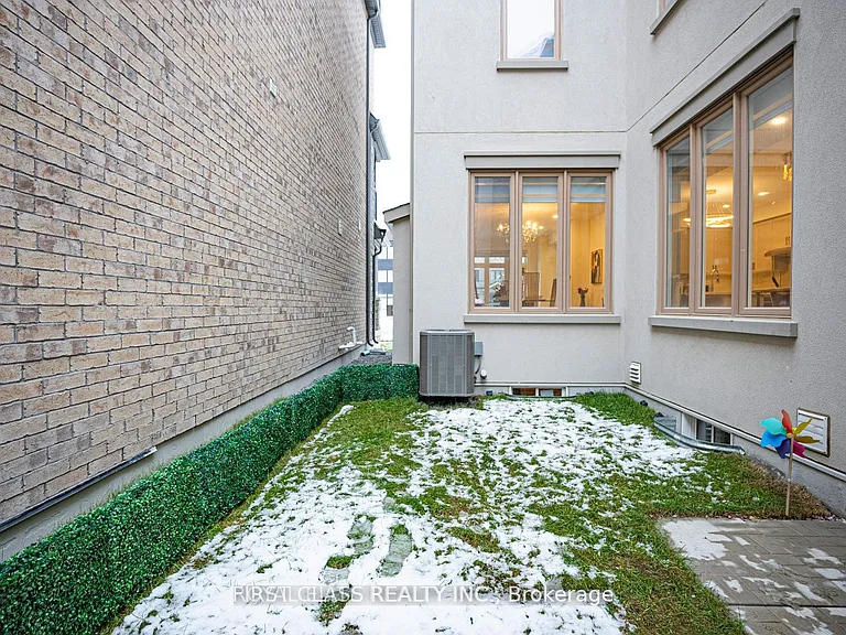 24 York Downs Blvd — Photo 12