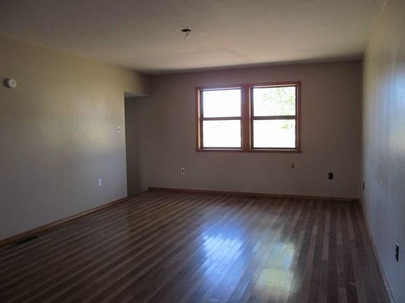 3rd image of 402 E Brandsville Main St