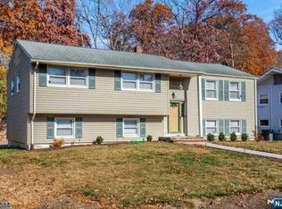 71 Palmer Dr, Livingston, NJ 07039