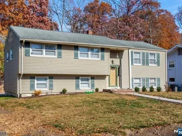 71 Palmer Dr, Livingston, NJ 07039