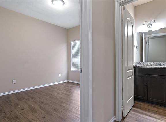5th image of 346 River Oaks Ln