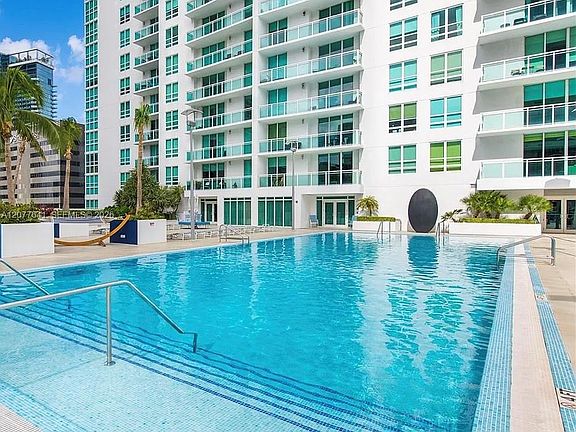 3rd image of 950 Brickell Bay Dr APT 902