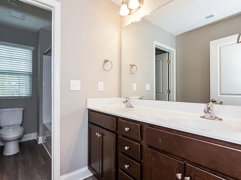 421 Breezewood Dr — Photo 15