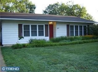 28 Chaucer Dr, Newark, DE 19713