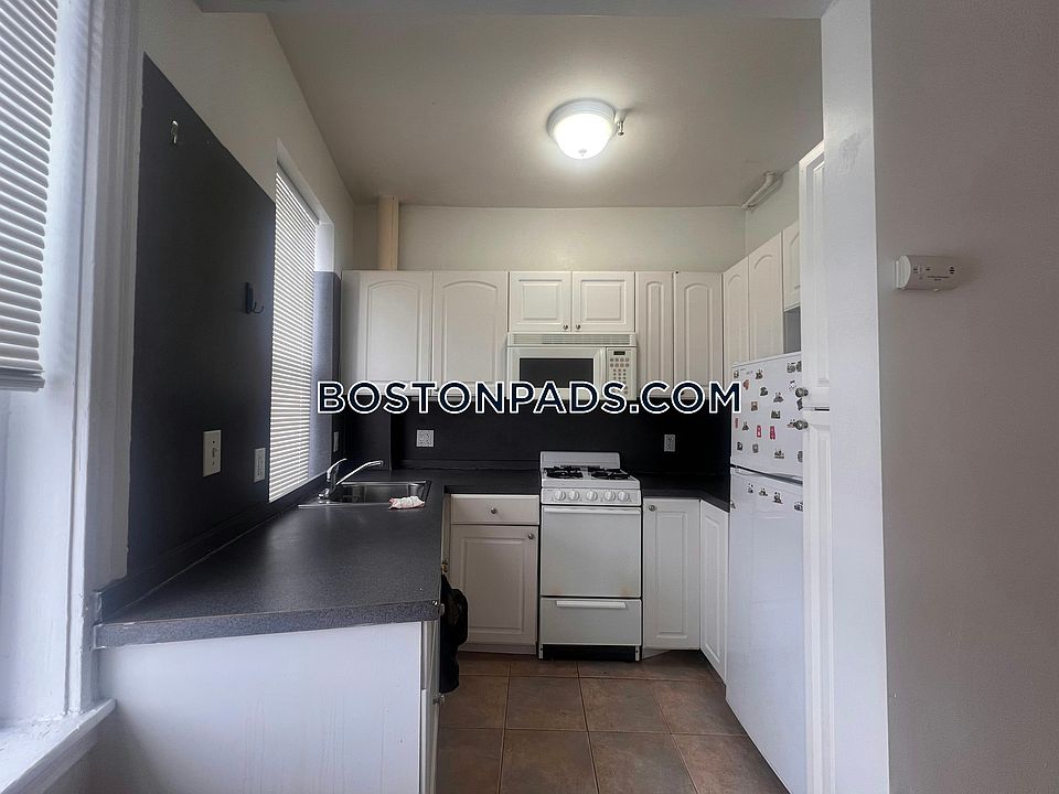 1st image of 151 Park Dr APT 16