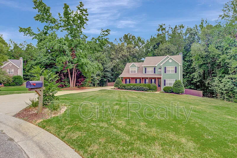 4 bed, 2.5 bath, 2233 sqft, $2,850 — Photo 2