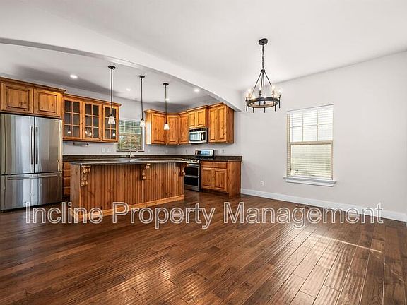 5th image of 2071 W Crescent Row