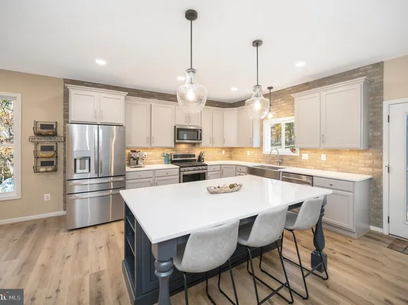 4 Victory Ln, Castleton, VA 22716