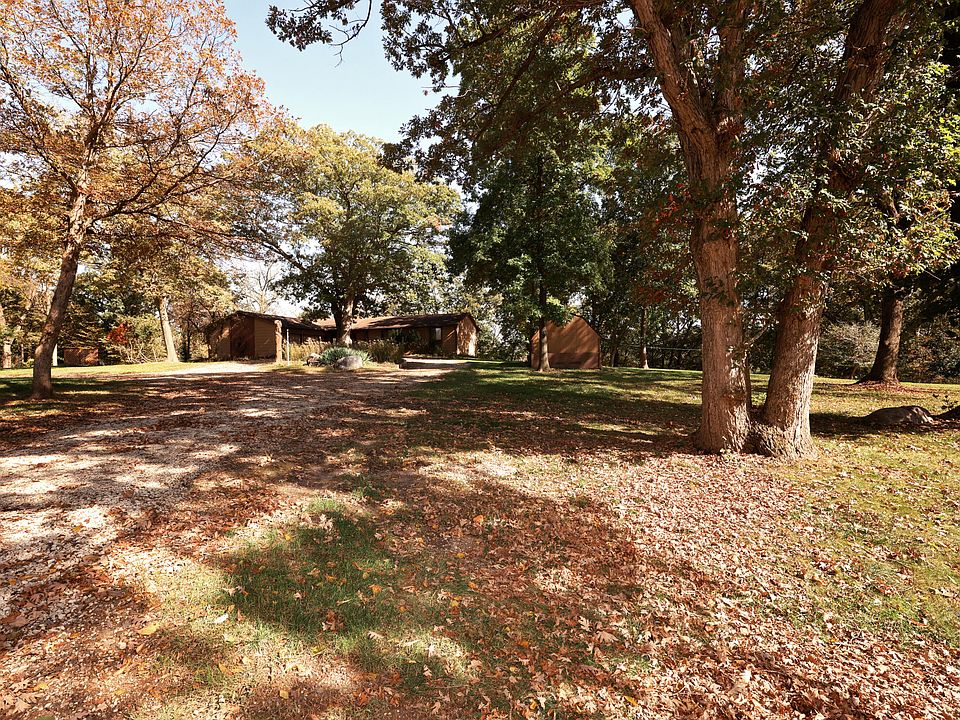 1st image of 822 L Ave