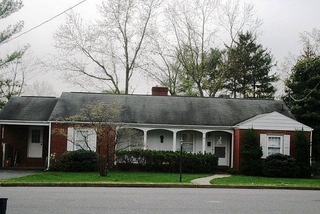 1st image of 580 Elmwood Dr