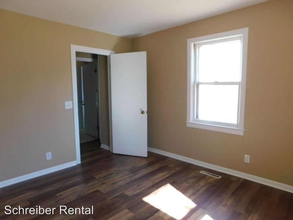 1st image of 812 W Ash Ave