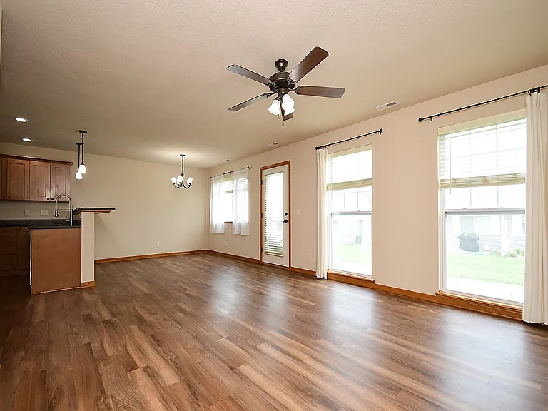 806 W Desert Vista Dr — Photo 11