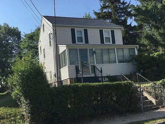 3rd image of 11 Woods Pl