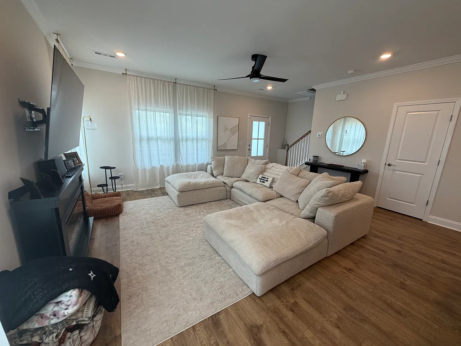 3 bed, 2.5 bath, 1694 sqft, $2,850 — Photo 2