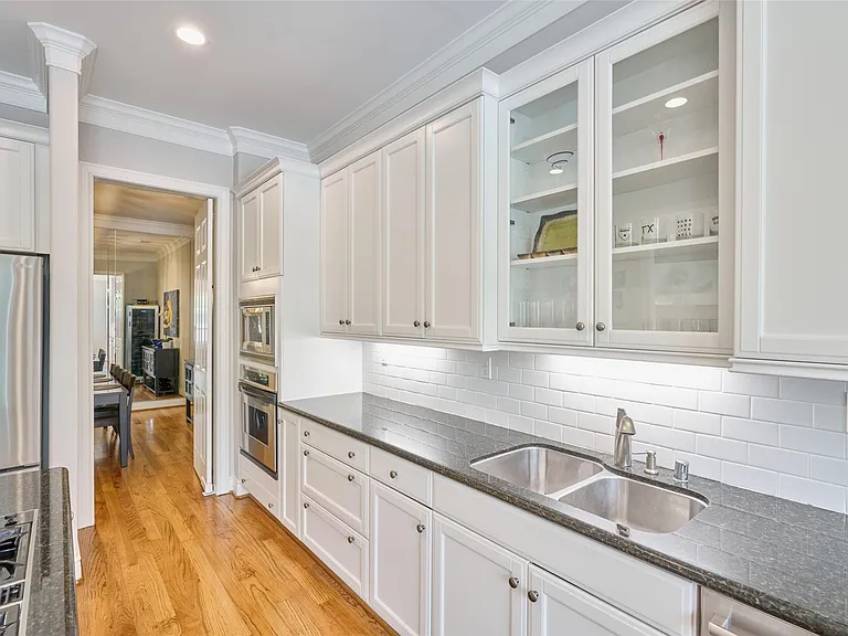 4028 Gramercy St — Photo 23