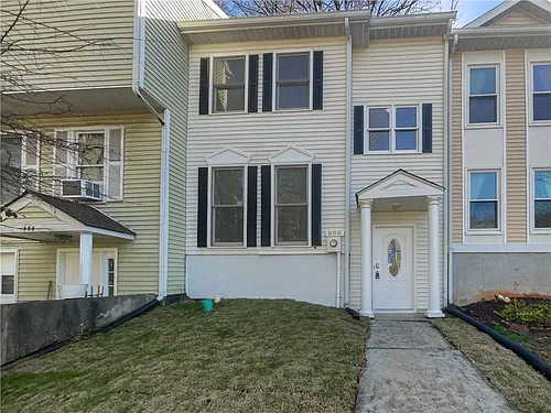 688 Stratford Grn Photo 1
