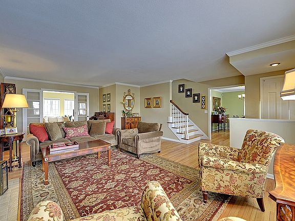 3rd image of 5213 Birchcrest Dr