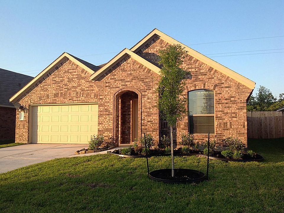 This brick home on Kirkland Woods has a nice front elevation and curb appeal.