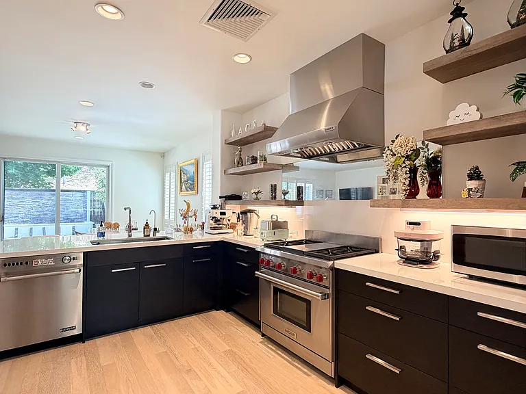 3703 Abby Ct — Photo 3